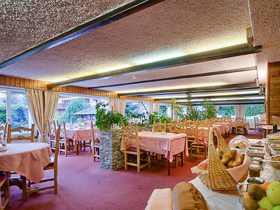 Cofanetto Soggiorno panoramico tra le Alpi: 1 notte in hotel 3* e cena a Crans-Montana