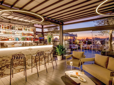 Cofanetto regalo Sfizi con bottiglia di Franciacorta sul rooftop del Monti Palace Hotel