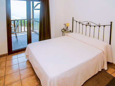 Caja Plan de invierno: 1 noche con desayuno y curso de esquí en Baqueira con material incluido