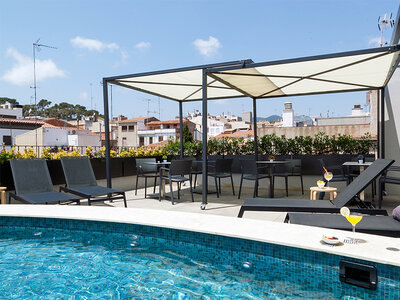 Vila Arenys Hotel 4*: 1 noche en habitación doble con desayuno para 2