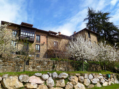 Caja Posada Viñón - Casa Reda: 2 noches con cena y visita a bodega para 2