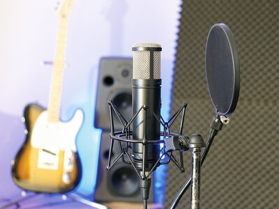 Session de chant en duo dans un studio d'enregistrement à Paris