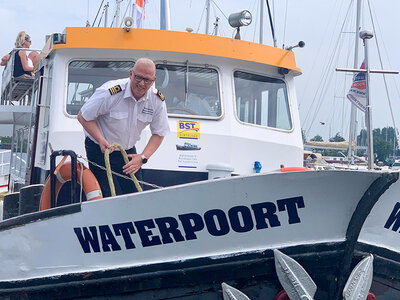 Doos Rondvaart, bierproeverij en diner voor 2 op een schip nabij Roosendaal