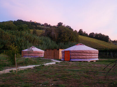 Cofanetto Glamping in Abruzzo: 1 notte in Yurta con bottiglia di vino da condividere