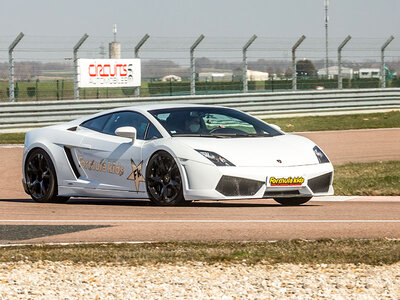 Coffret Stage pilotage enfant : 8 ou 10 tours de circuit au volant d'une Lamborghini Gallardo