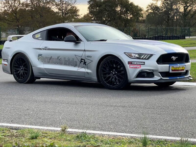 Stage pilotage enfant : 3 tours de circuit au volant d'une Ford Mustang V8