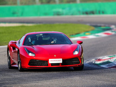 1 giro a tutto gas su una Ferrari 488 GTB presso l’Autodromo di Vairano