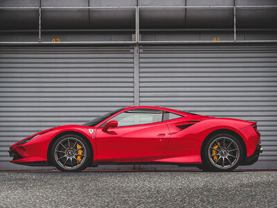 Cofanetto 1 giro a tutto gas su una Ferrari 488 GTB presso l’Autodromo di Vairano