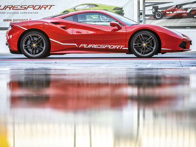 Cofanetto A tutto gas: 1 giro su una Ferrari 488 GTB presso l’Autodromo di Vallelunga