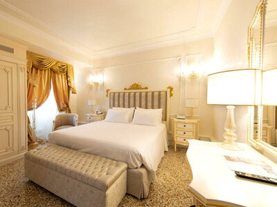 Cofanetto 1 notte in camera Superior in un palazzo 5* sul canale di Cannaregio a Venezia