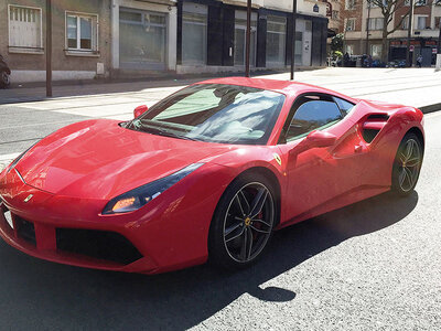 Coffret cadeau Visite de Paris en Ferrari ou Porsche