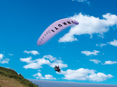 Caja ¡Guipúzcoa a vista de pájaro! 1 vuelo en parapente de 30 min para 1 persona