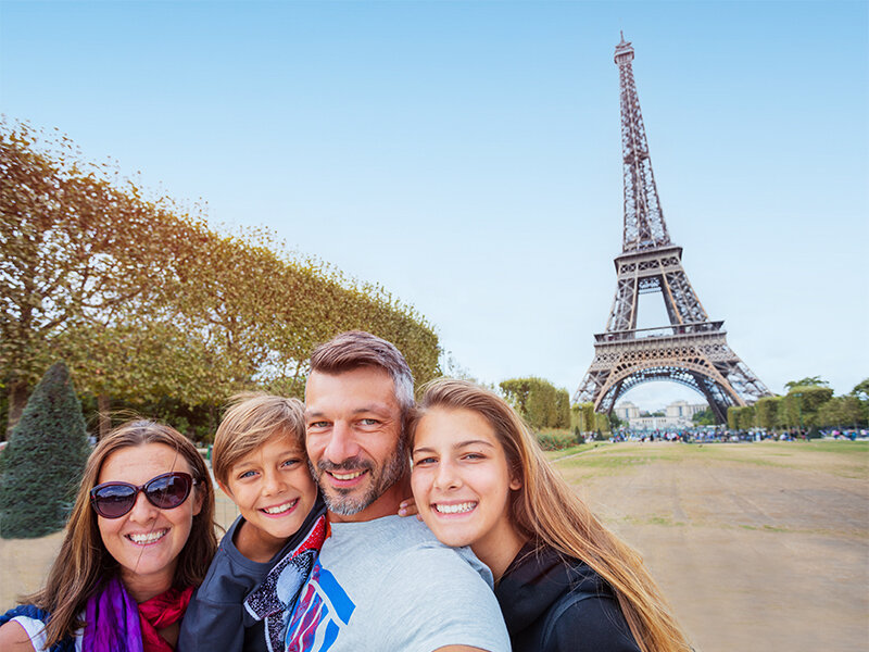 Cofanetto regalo Visita guidata della Torre Eiffel e del Museo del Louvre con crociera sulla Senna per 4