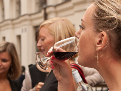 Coffret Initiation œnologique et dégustation de vins et délices à partager dans un grand hôtel parisien