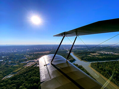 Coffret cadeau Saint-Cyr vue d’en haut : baptême de l’air de 25 min avec pilotage en Stampe SV4 RS