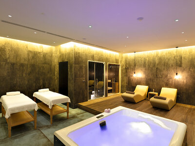 Alle terme… da soli! Accesso alla Spa con kit, massaggio e aperitivo a Tivoli per 1