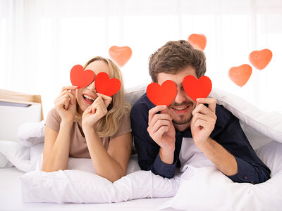 Cofanetto regalo Amore, coccole e relax: soggiorno di coppia con possibile cena o pausa benessere