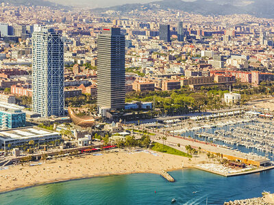 Caja Paseo en helicóptero sobre la costa de Barcelona para 2 personas