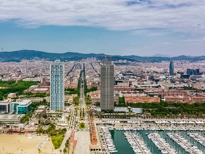 Paseo en helicóptero sobre la costa de Barcelona para 2 personas