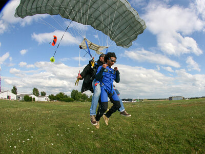 Saut en parachute en tandem près de Dijon