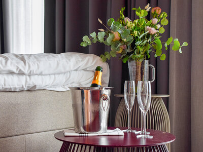 Cofanetto regalo 1 notte di pura felicità con bottiglia di vino o di Prosecco in camera