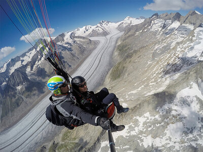 Les airs en tandem : vol Deluxe en parapente avec vidéo et toast à l’atterrissage près de Brigue