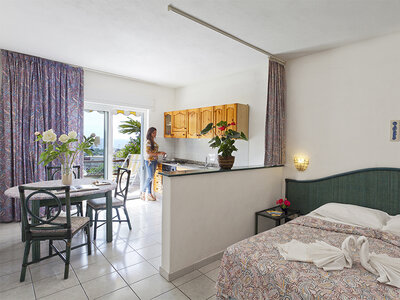 Cofanetto Dolci momenti per due: 1 notte con Spa e aperitivo in Italia