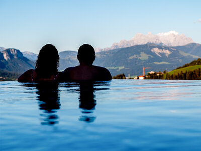 Coffret cadeau Escapade de luxe : 2 jours avec accès à la piscine panoramique pour 2 personnes