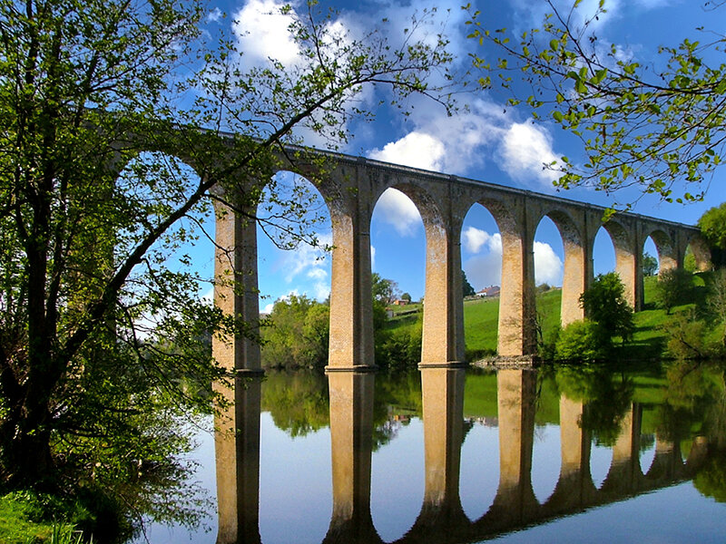 Sautez à l'élastique au Viaduc de l'Isle Jourdain près de Poitiers - Vienne