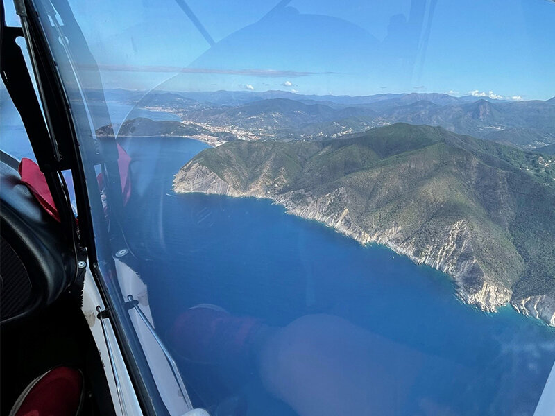 Cofanetto regalo Le Cinque Terre viste dal cielo: volo panoramico in ultraleggero