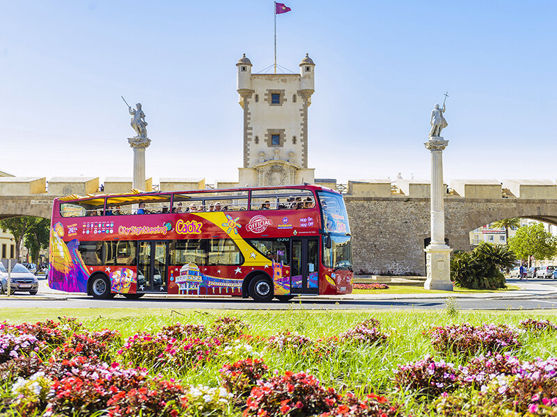 Caja regalo City Sightseeing Cádiz: 2 días de tour en bus y tour guiado por el casco antiguo