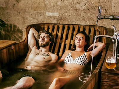 Cofanetto regalo Wine Beer Spa a Bordeaux: bagno nel vino o nella birra con tagliere di formaggi