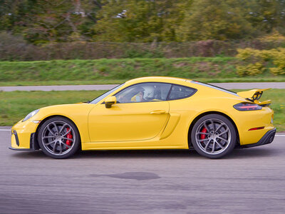 Pilotage d’une Porsche GTA 4 Clubsport pendant 3 tours sur le circuit Château-Gaillard