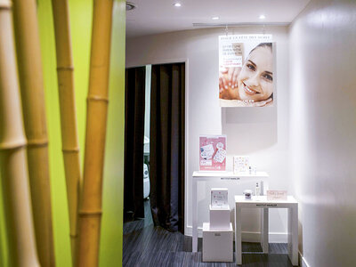 Soin nourrissant du visage d'1h15 avec examen de peau en institut à Bordeaux