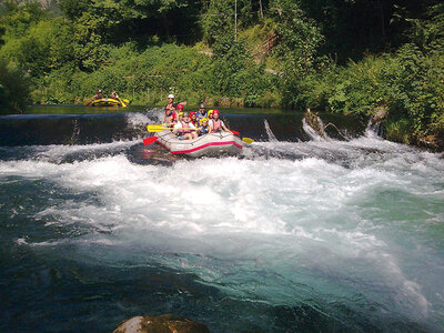 Cofanetto Emozioni tra avventura e storia: discesa in soft-rafting e visita ai monasteri benedettini