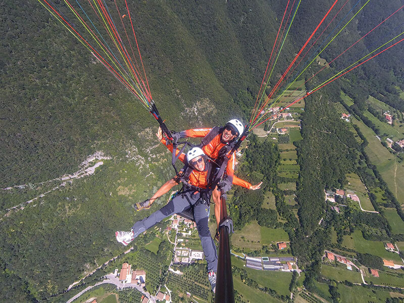 Adrenalina tra le nuvole: 1 avventura nei cieli per 2 amanti del brivido