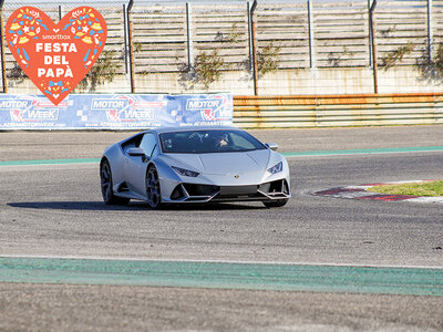 Cofanetto regalo Largo, papà in pista! 2 giri in Lamborghini Huracán EVO per Lui