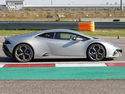 Cofanetto Largo, papà in pista! 2 giri in Lamborghini Huracán EVO per Lui