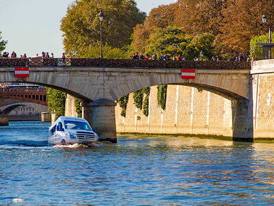 Bateau bus à Paris : 2h de balade avec coupe de champagne pour 2