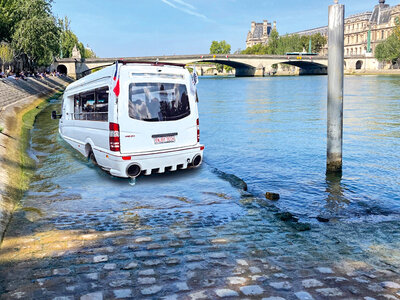 Coffret Bateau bus à Paris : 2h de balade avec coupe de champagne pour 2