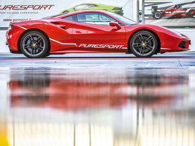 Box Erlebnisfahrt mit einem Ferrari 488 GTB in der Toskana