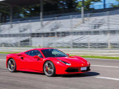 Geschenkbox 1 Runde in einem Ferrari 488 GTB im Autodromo Nazionale di Monza