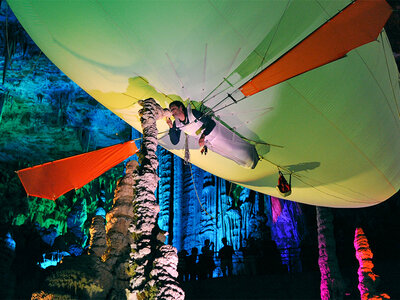 Coffret cadeau Vol en aéroplume de 20 min avec 2 accompagnants au sol dans une grotte près d'Alès