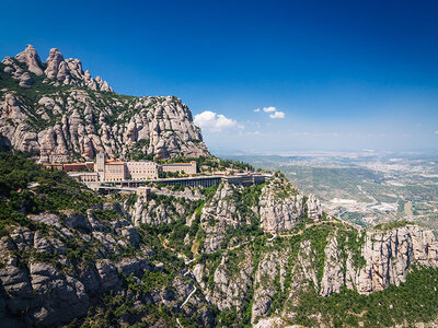 Caja regalo ¡Montserrat Tour en helicóptero!: 1 vuelo compartido de 15-20 min para 1 persona