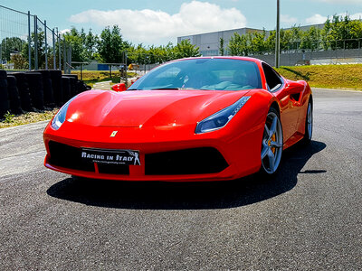 Scendi in pista per 2 giri su Ferrari 488 a Castelletto di Branduzzo