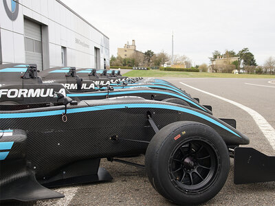 Coffret Stage de pilotage : 1 journée sur circuit près de Châteauroux au volant d'une Formule Renaut 2.0 avec approfondissement technique