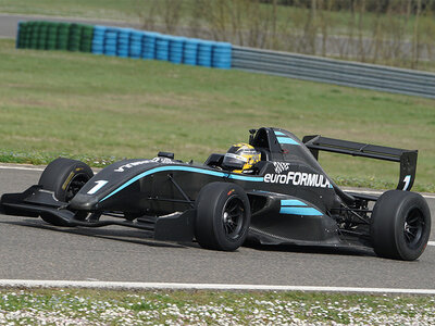 Stage de pilotage : 1 journée sur circuit près de Châteauroux au volant d'une Formule Renaut 2.0 avec approfondissement technique