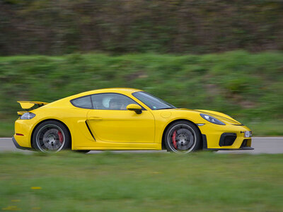 Cofanetto Allaccia le cinture, si parte! 5 giri in Porsche sulla pista di Château Gaillard