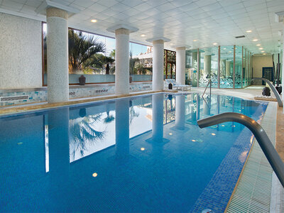 Caja Circuito spa y masaje para 2 en el Hotel IPV Palace & Spa 4*, Málaga