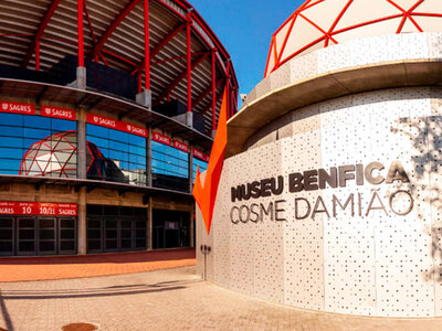 Coffret Benfica Lisbonne en famille : visite du stade de Luz et du musée avec écharpe pour 4